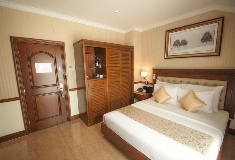 اتاق لوکس, Central Hotel & Residences Swimming Pool