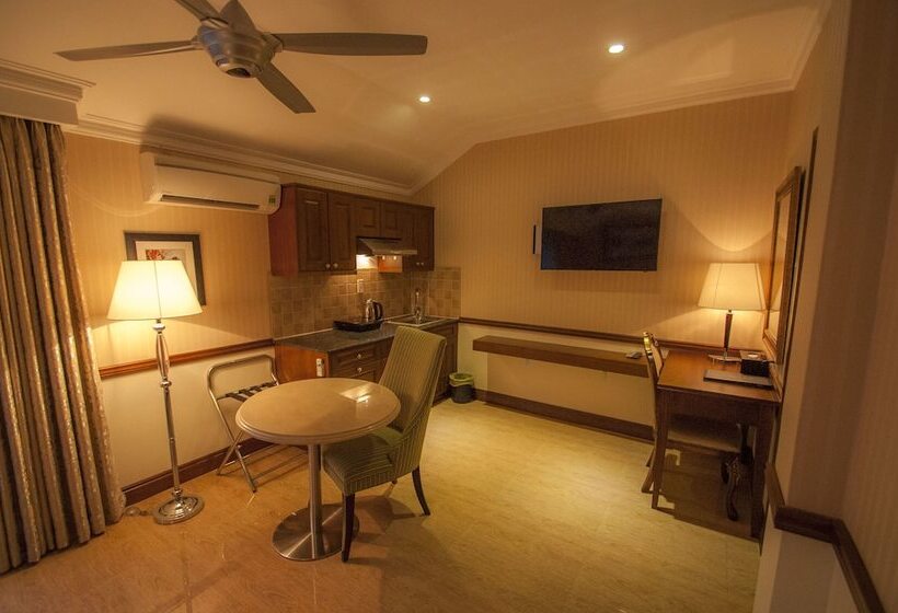 اتاق لوکس, Central Hotel & Residences Swimming Pool