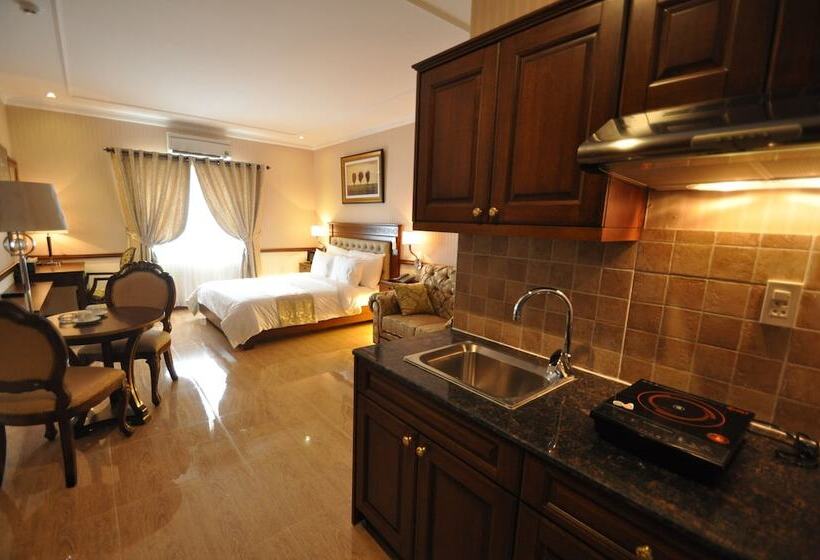 اتاق لوکس, Central Hotel & Residences Swimming Pool