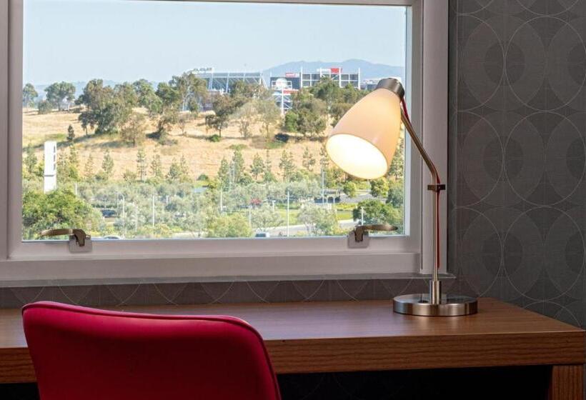 غرفة قياسية سرير كينج, Aloft Santa Clara   San Jose North