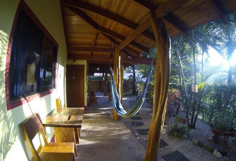 베이직 3인 룸, Indra Inn