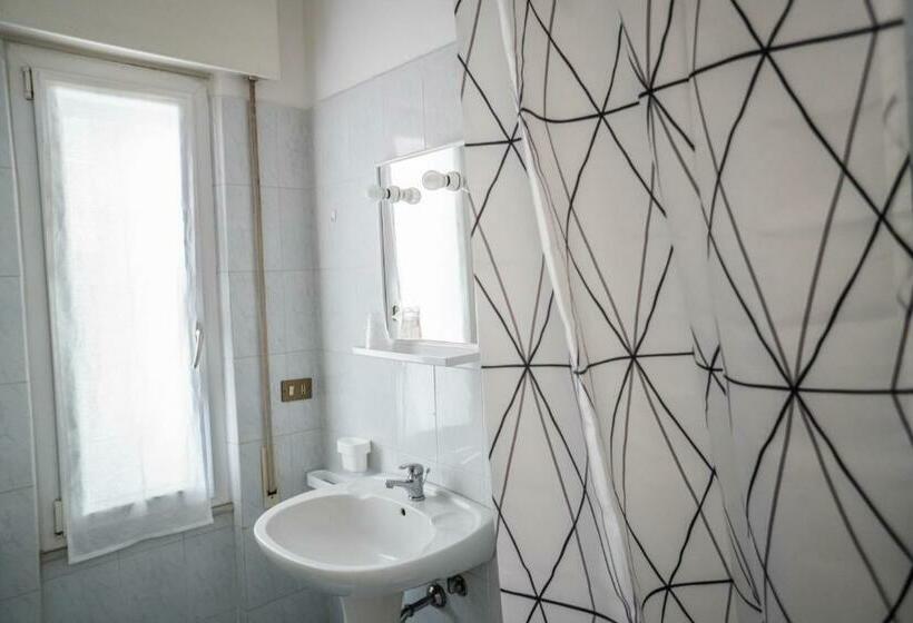 Pokój Deluxe, Maremola