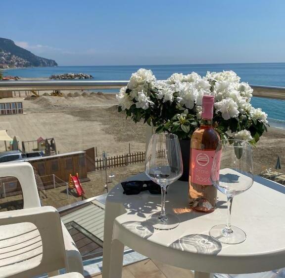 Pokój Deluxe, Maremola