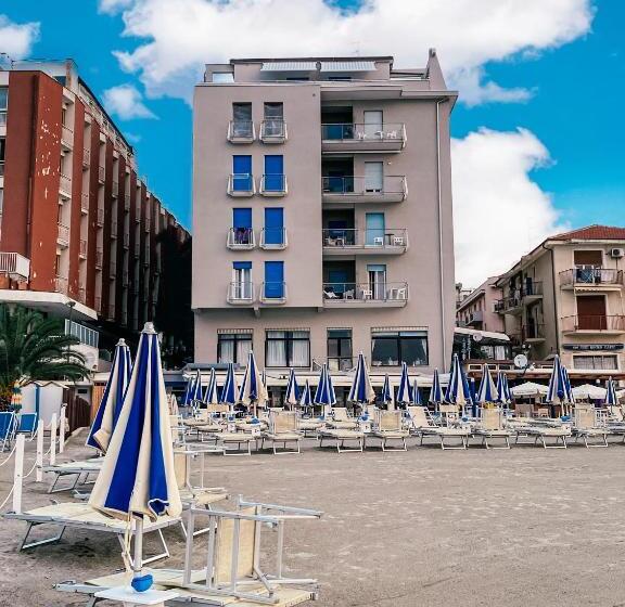 Pokój Deluxe, Maremola