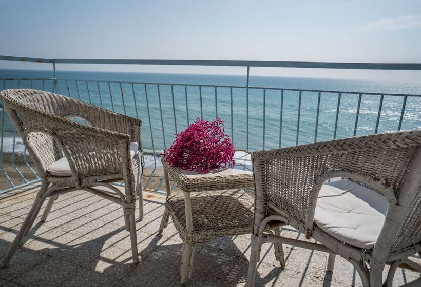 Pokój Deluxe, Maremola