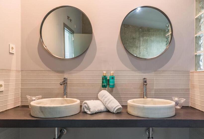 חדר דלוקס, Miba