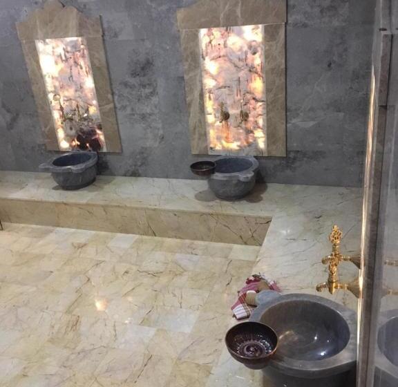 חדר דלוקס לשלושה, Vendome