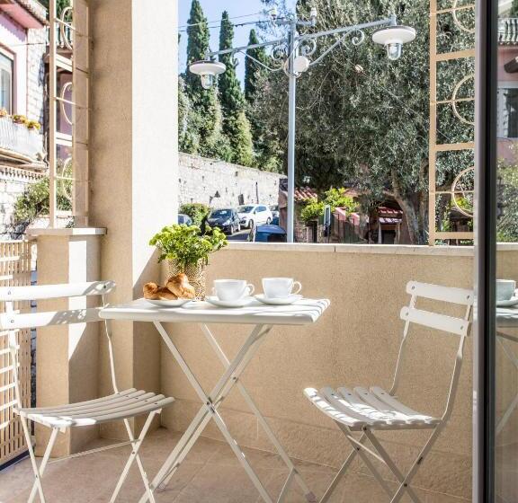 Апартаменты Deluxe 1 Спальня, La Malandrina   Apartments & Suites