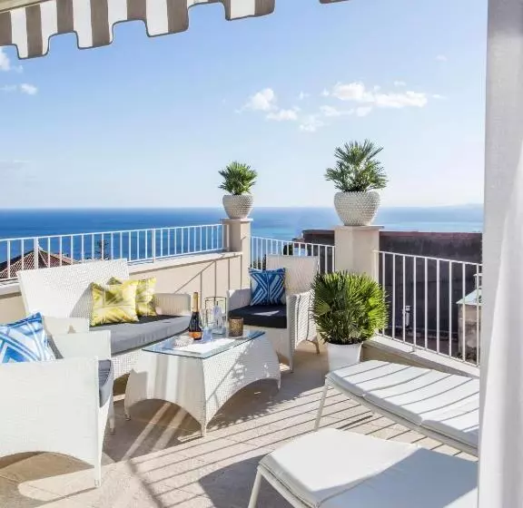 1 Bedroom Apartment with Terrace Sea View