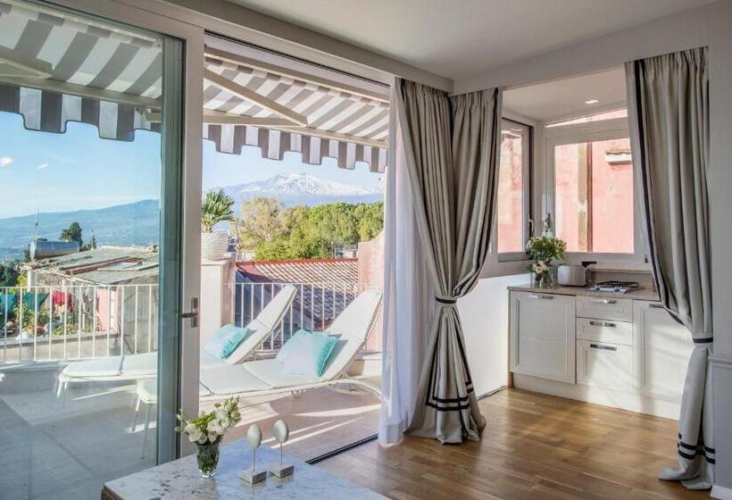 Апартаменты 1 Спальня с Террасой Вид на Море, La Malandrina   Apartments & Suites