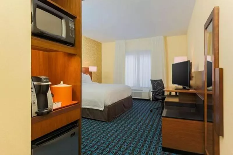 キングサイズベッドのスタンダードルーム, Fairfield Inn & Suites By Marriott Alexandria