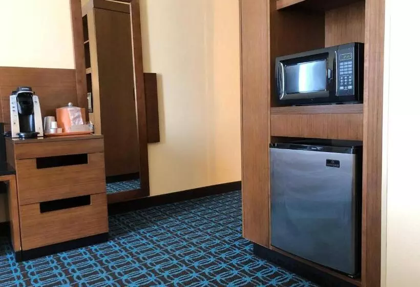 キングサイズベッドのスタンダードルーム, Fairfield Inn & Suites By Marriott Alexandria