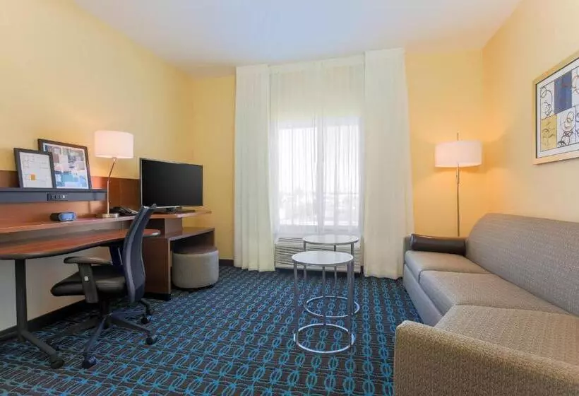 キングサイズベッドのスイートルーム, Fairfield Inn & Suites By Marriott Alexandria