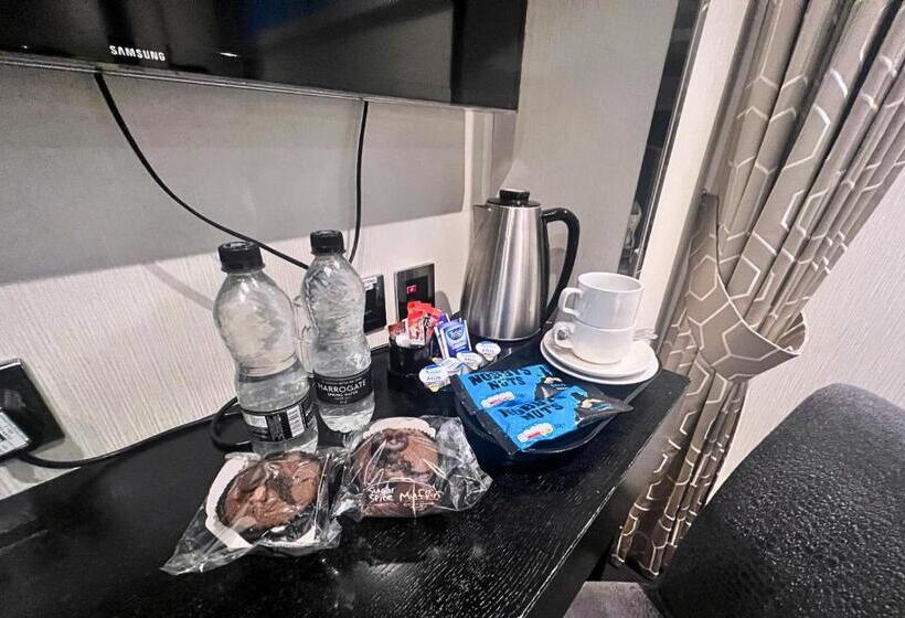 חדר סטנדרט, Great St Helen