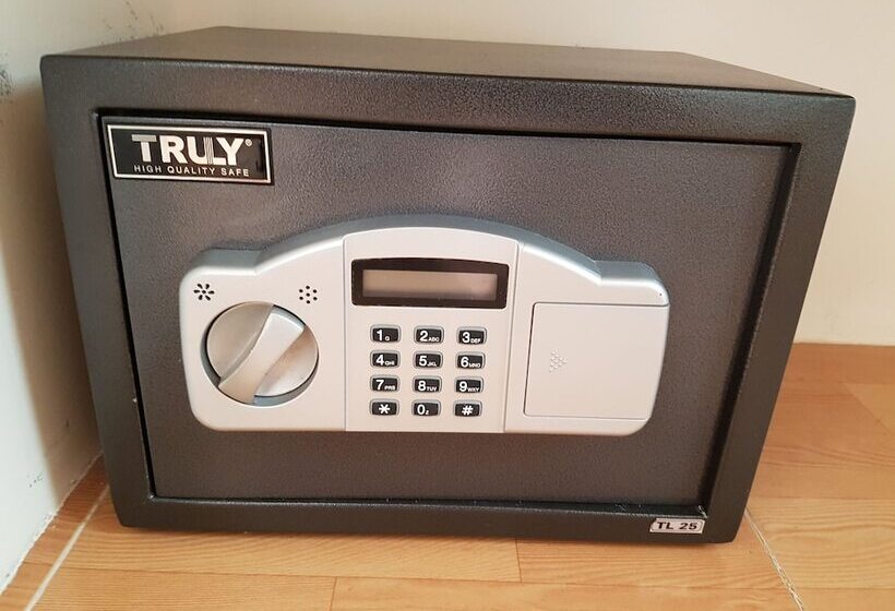 اتاق لوکس سه تخته, Herbal Hotel & Spa