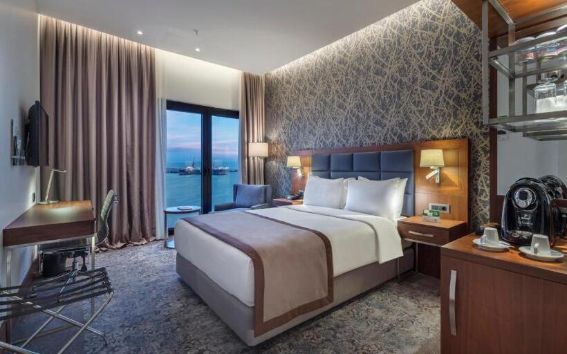 Номер Deluxe, Holiday Inn Istanbul Tuzla Bay, An Ihg