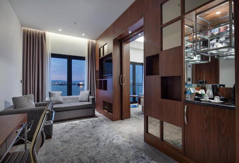 Люкс Кровать Кинг, Holiday Inn Istanbul Tuzla Bay, An Ihg