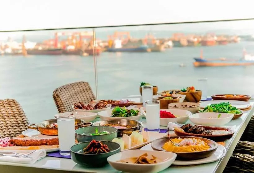 キングサイズベッドのスタンダードルーム, Holiday Inn Istanbul   Tuzla Bay, An Ihg