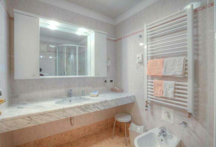 Quarto Triplo Estandar com Sacada, La Stua
