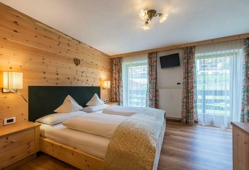 Quarto Estandar, La Stua