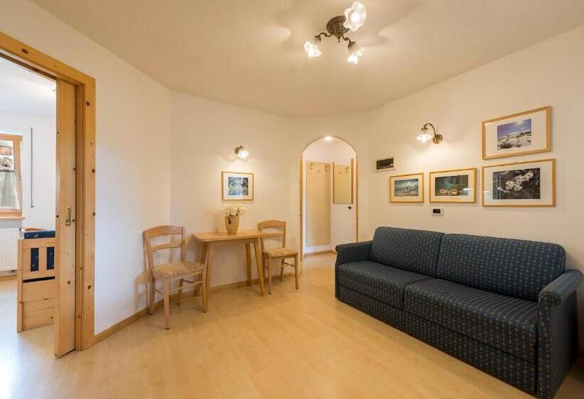 דירת חדר עם טרסה, La Stua