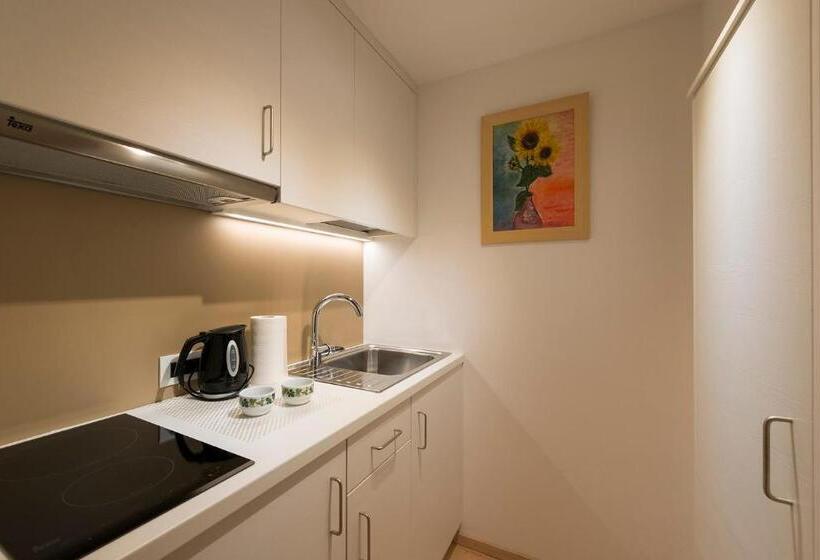 סוויטה, La Stua