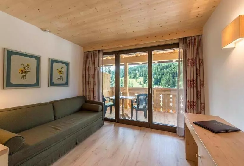 سوییت, La Stua