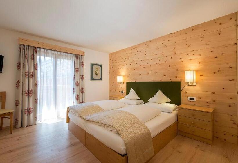 דירת חדר, La Stua