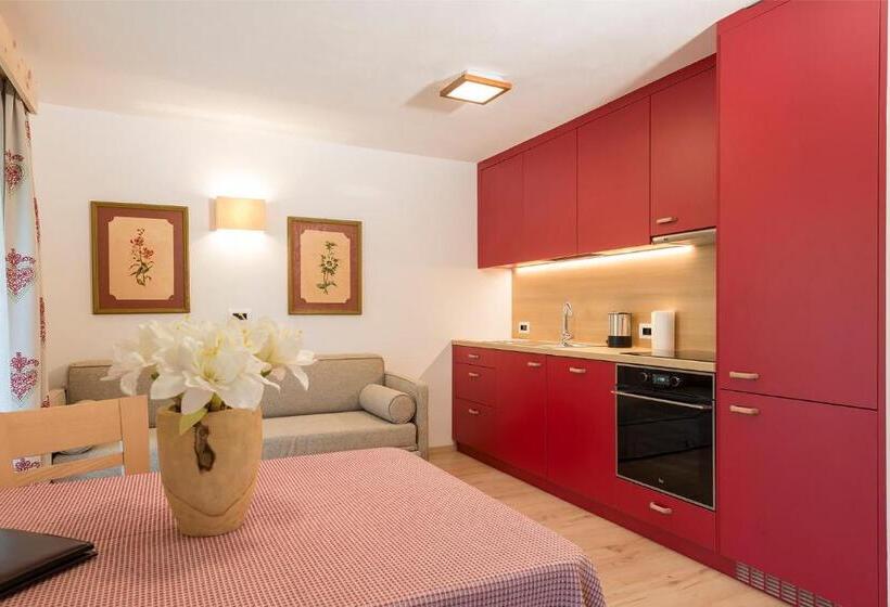 דירת חדר, La Stua