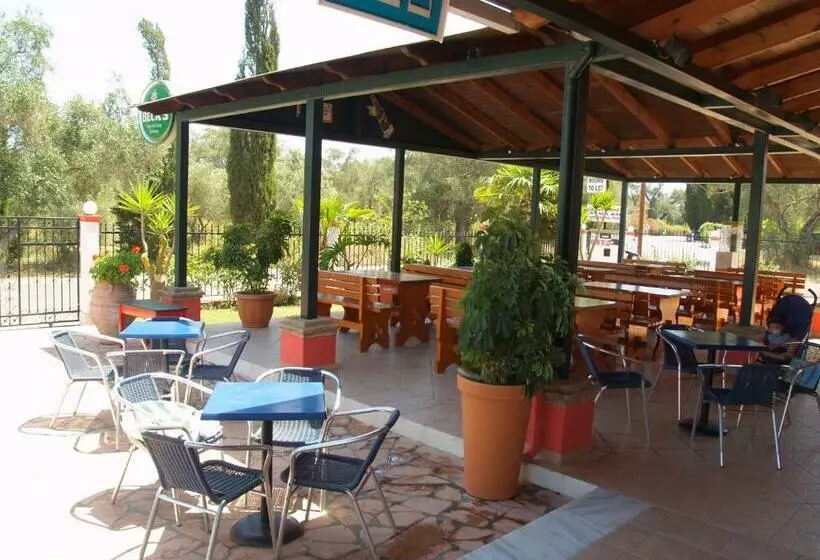 استودیوی استاندارد, Nikos Villas