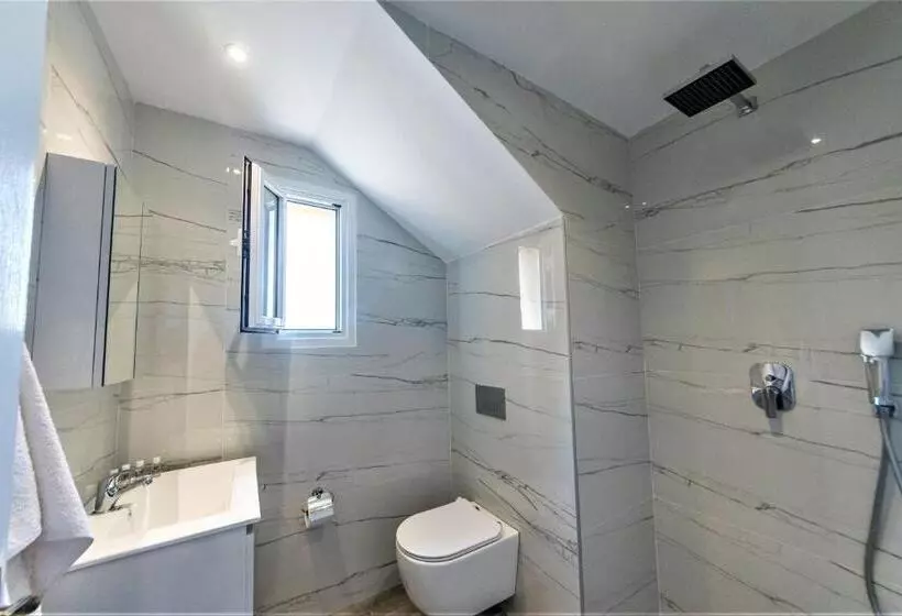 اتاق استاندارد چهارنفره با بالکن, Nikos Villas
