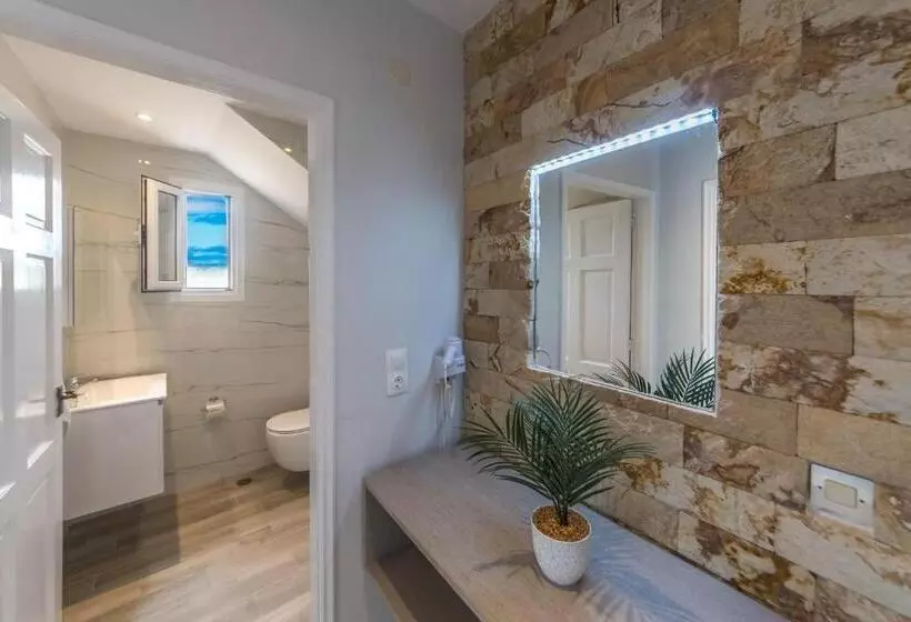 اتاق استاندارد چهارنفره با بالکن, Nikos Villas