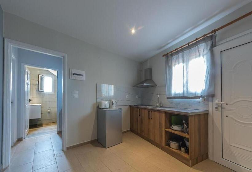 Четырехместный Номер Стандарт с Балконом, Nikos Villas