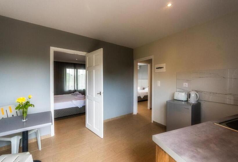 Четырехместный Номер Стандарт с Балконом, Nikos Villas