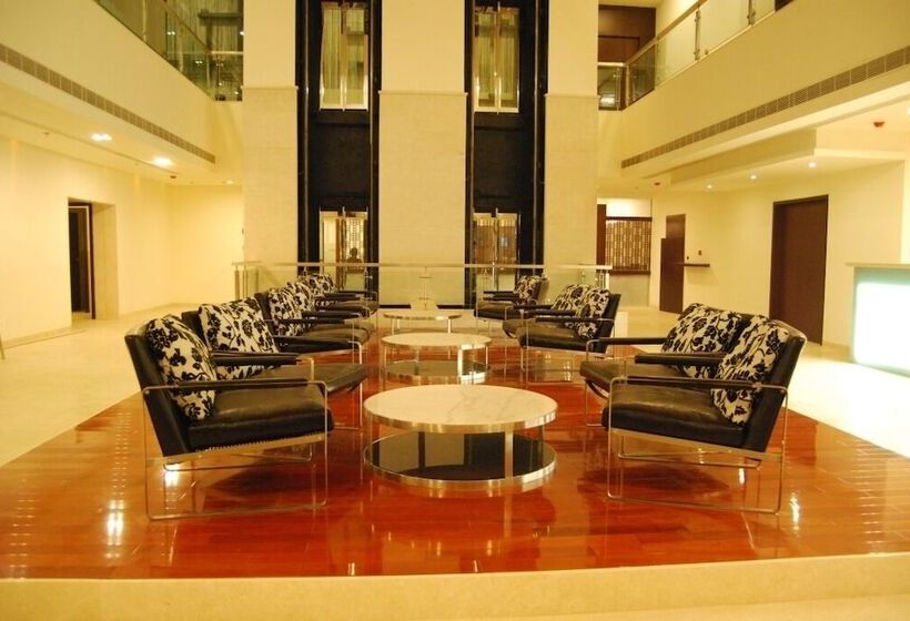 מיטת קינג בסוויטה, Royal Park Kakinada