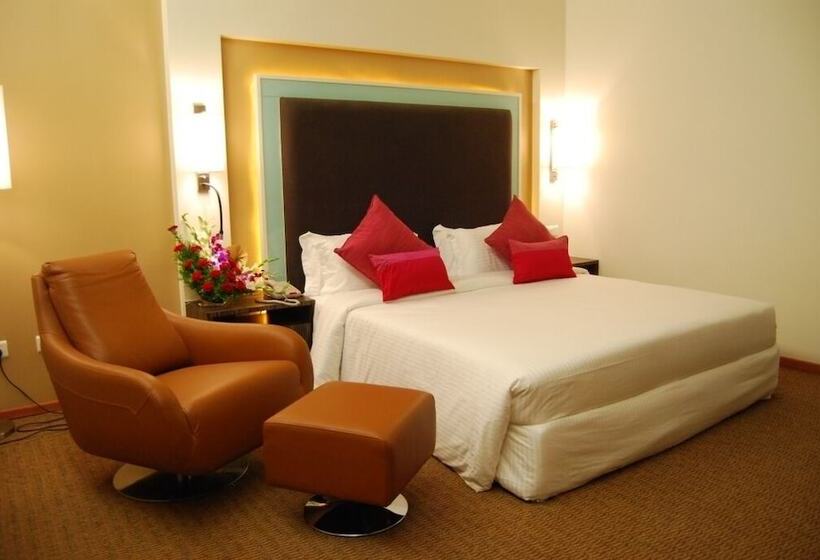 מיטת קינג בסוויטה, Royal Park Kakinada