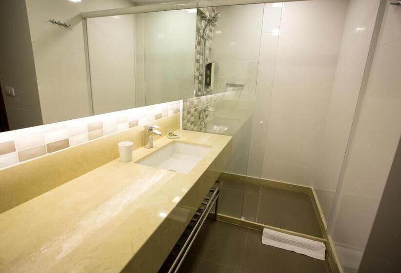 חדר דלוקס לשלושה, Royal Regency Palace