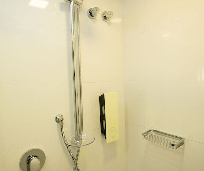 חדר סטנדרט לשלושה, Royal Regency Palace