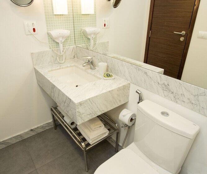 חדר סטנדרט לשלושה, Royal Regency Palace