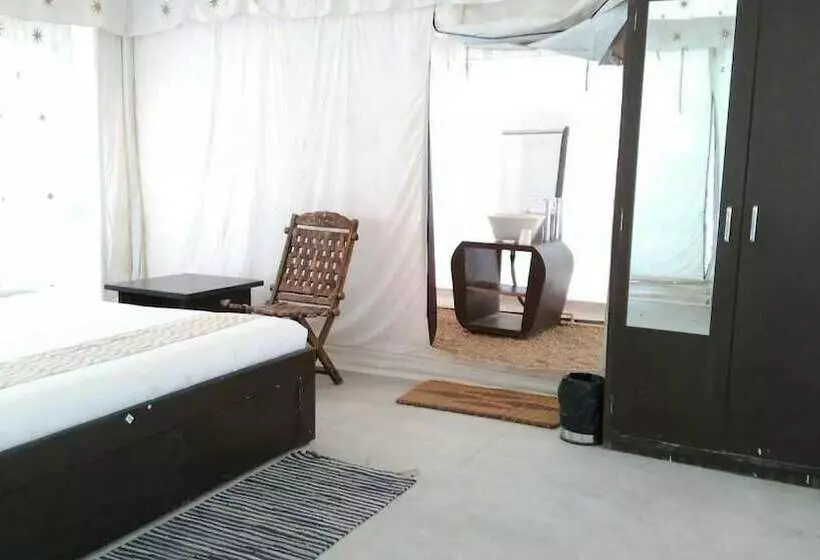 چادر با خدمات رفاهی ممتاز, Savi Camps