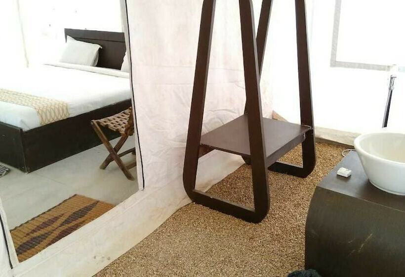 چادر با خدمات رفاهی ممتاز, Savi Camps