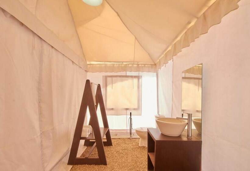 چادر با خدمات رفاهی ممتاز, Savi Camps