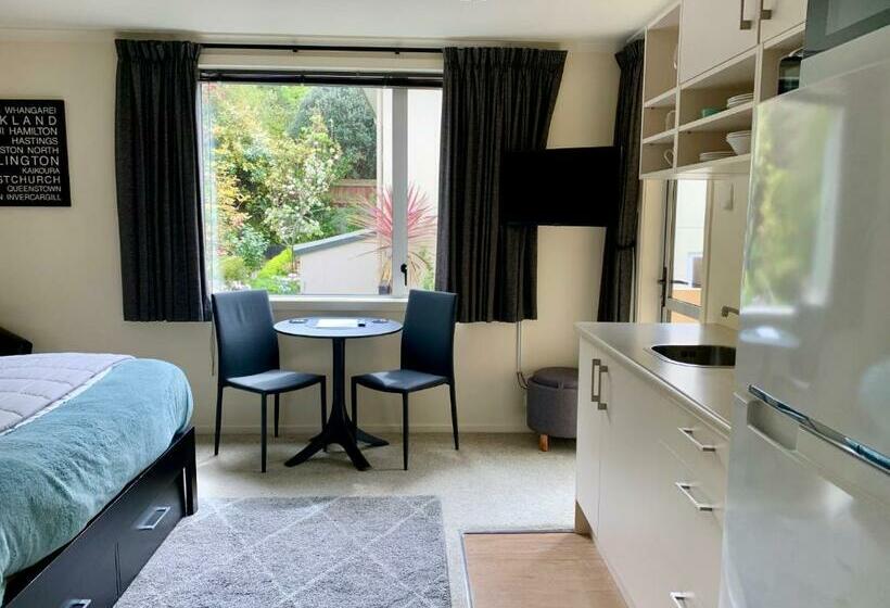 סטודיו סטנדרט עם מרפסת, March Apartments