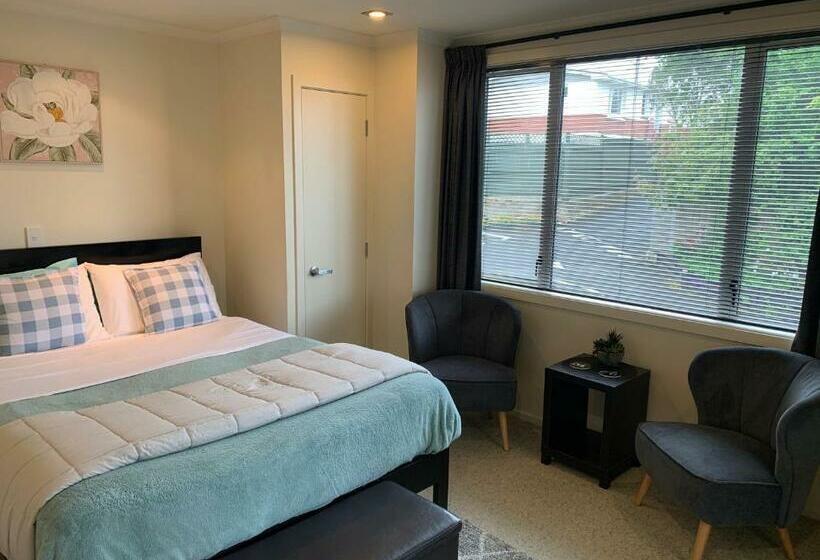 סטודיו סטנדרט עם מרפסת, March Apartments