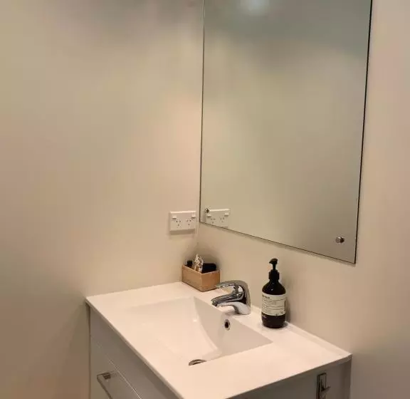 استودیو استاندارد با بالکن, March Apartments