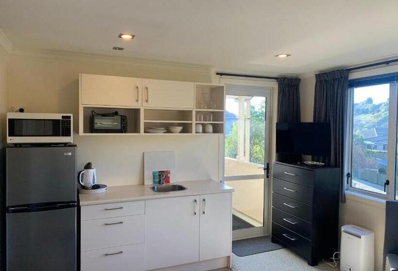 סטודיו סטנדרט עם מרפסת, March Apartments