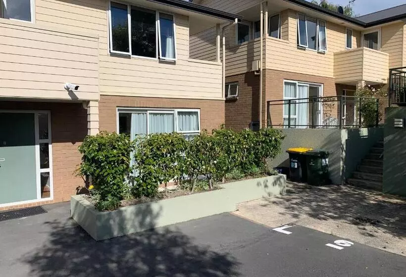 استودیو داخلی دلوکس, March Apartments