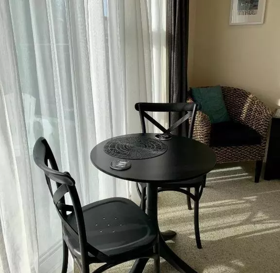 استودیو داخلی دلوکس, March Apartments