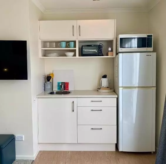 استودیو داخلی دلوکس, March Apartments