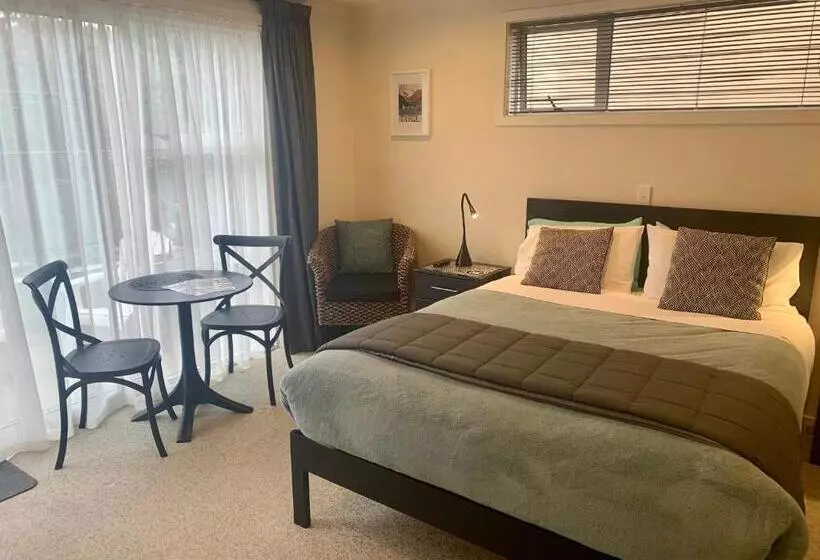 استودیو داخلی دلوکس, March Apartments